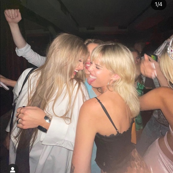 NYC GIRL MYSTERY BOX - Picture 3 of 8